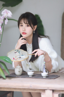 美女胸18以下禁止看禁网站